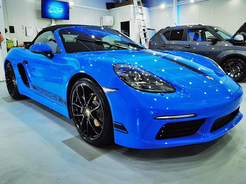 Porsche albastru cu protectie ceramica auto